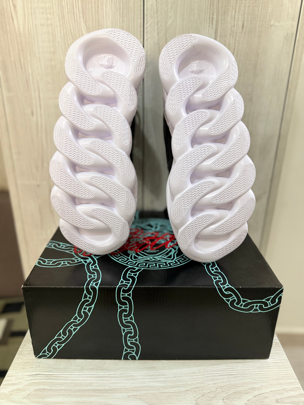 CHAIN REACTION BL-WH