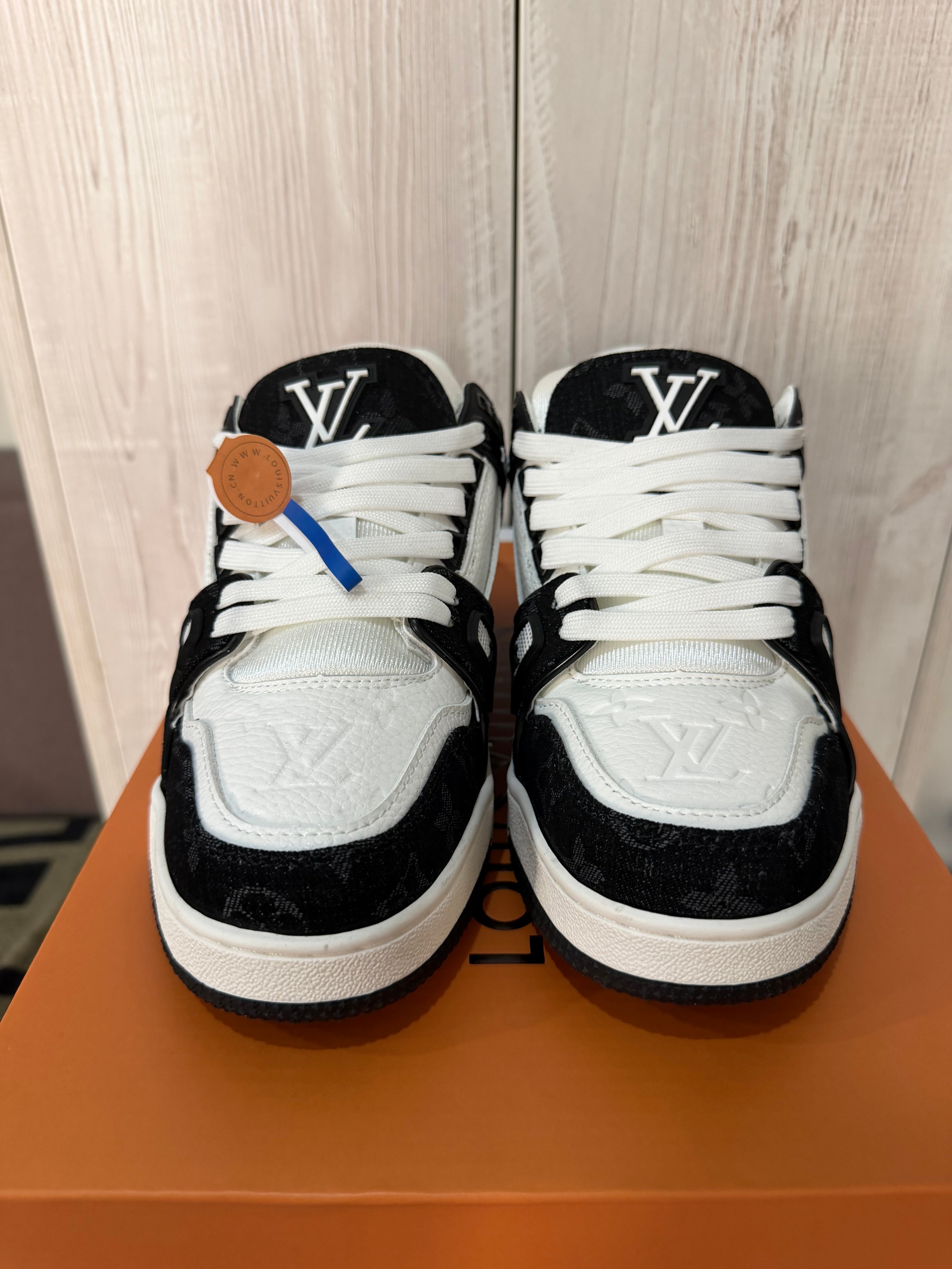 Lv Trainer Black