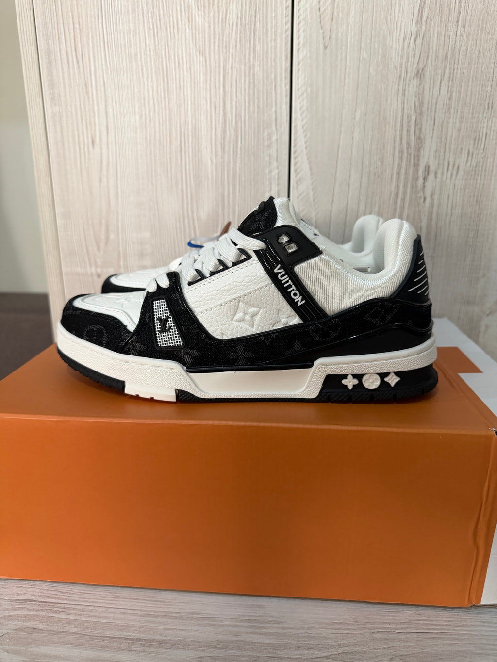 Lv Trainer Black